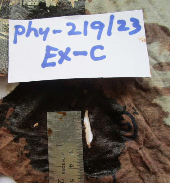 Figure 5: Stabbing/Cut Mark on Ex-C.