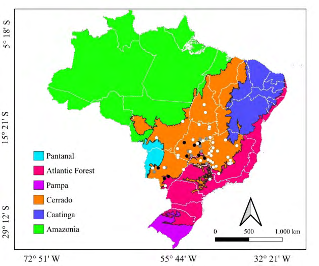 Figure 1: Geographic distribution of localities with photographic records with evidence of breeding activities of the Toco Toucan (white circles) and the Chestnut-eared Aracari (black circles), and both (gray circles) in the Brazilian Cerrado. Records were obtained by citizens between 2009 and 2020, and gathered in the WikiAves database in December 2020.